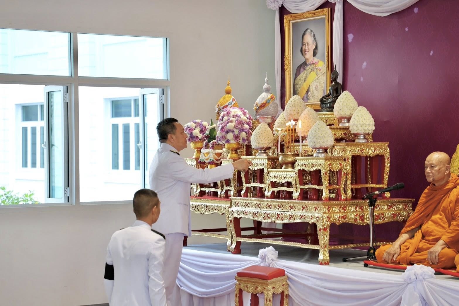 จังหวัดภูเก็ต จัดพิธีถวายพระราชกุศลและทำบุญตักบาตร เนื่องในโอกาสวันคล้ายวันพระราชสมภพสมเด็จพระกนิษฐาธิราชเจ้า กรมสมเด็จพระเทพรัตนราชสุดาฯ สยามบรมราชกุมารี
