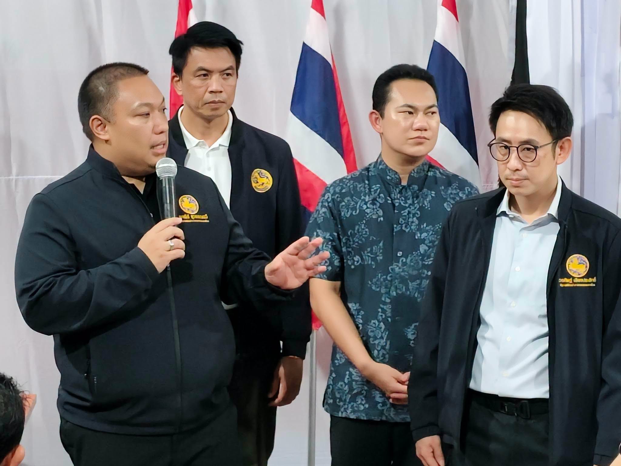 รัฐมนตรีช่วยว่าการกระทรวงมหาดไทย ตรวจเยี่ยมศูนย์รับคำขออนุญาตและศูนย์รับเรื่องร้องเรียน อำเภอเมืองภูเก็ต ติดตามการอำนวยความสะดวกประชาชนและผู้ประกอบการ