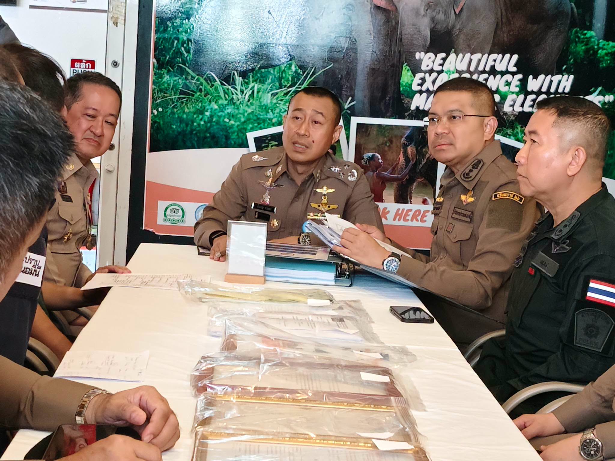 รอง ผบ.ตร. ทำทีมบุกป่าตองกวาดล้าง &ldquo;นอมินีต่างด้าว&rdquo; ตรวจสอบโรงแรม ร้านอาหาร บริษัททัวร์ รถเช่า เน้นย้ำการทำธุรกิจในประเทศไทยต้องถูกกฎหมาย