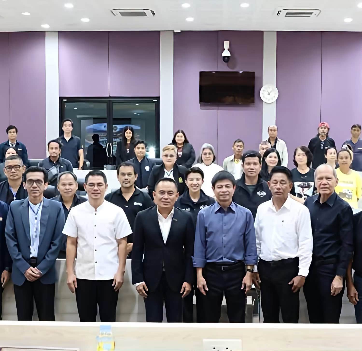 เทศบาลเมืองกะทู้ ร่วมกับ PEA ภูเก็ต เปิดรับฟังความคิดเห็นประชาชน เดินหน้าโครงการปรับระบบไฟฟ้าเป็นเคเบิลใต้ดิน ถนนวิชิตสงคราม มุ่งปรับภูมิทัศน์และเพิ่มความปลอดภัยแก่เมือง