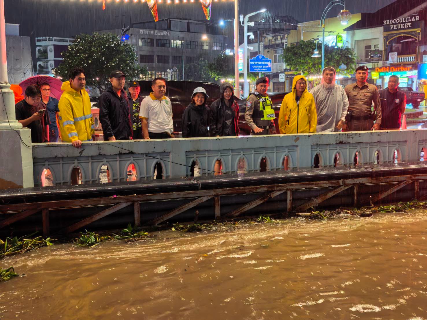เทศบาลนครภูเก็ตสแตนด์บายเฝ้าระวังน้ำคลองบางใหญ่ใกล้ชิด เร่งระบายน้ำรับมือฝนระลอกใหม่และน้ำทะเลหนุนสูง